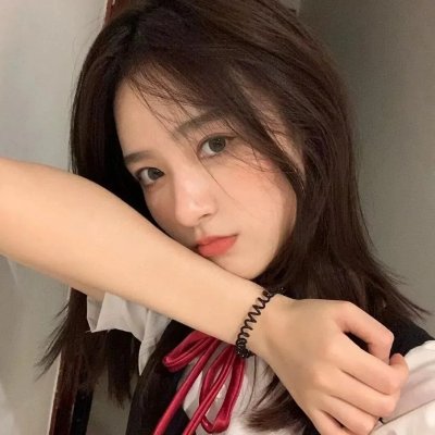 坐推土机的少女